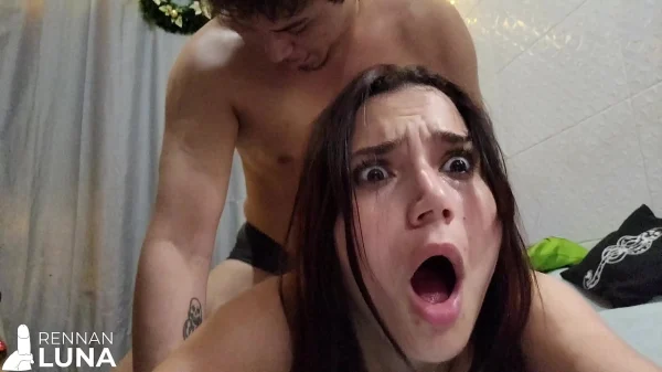Fodendo a boca e o cuzinho da novinha safada